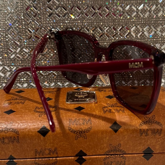 New MCM Sunglasses - Picture 3 of 5